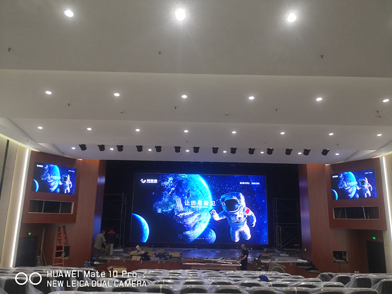 重慶某報(bào)告廳安裝室內(nèi)led